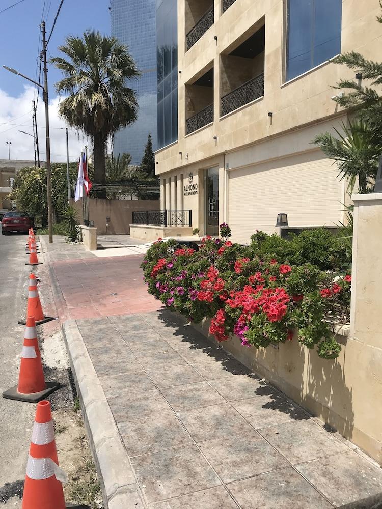 עמאן Almond Hotel Apartments מראה חיצוני תמונה