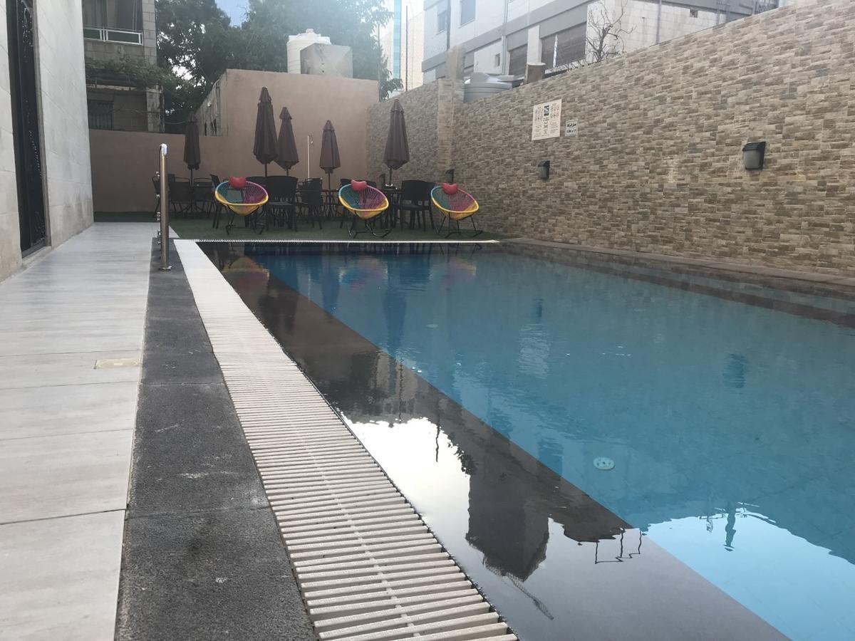 עמאן Almond Hotel Apartments מראה חיצוני תמונה