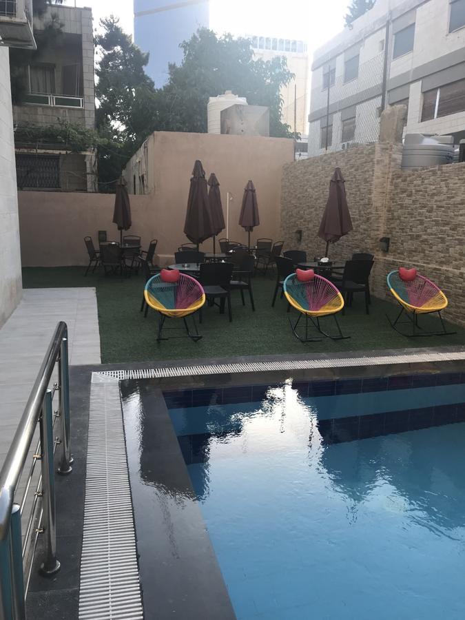 עמאן Almond Hotel Apartments מראה חיצוני תמונה