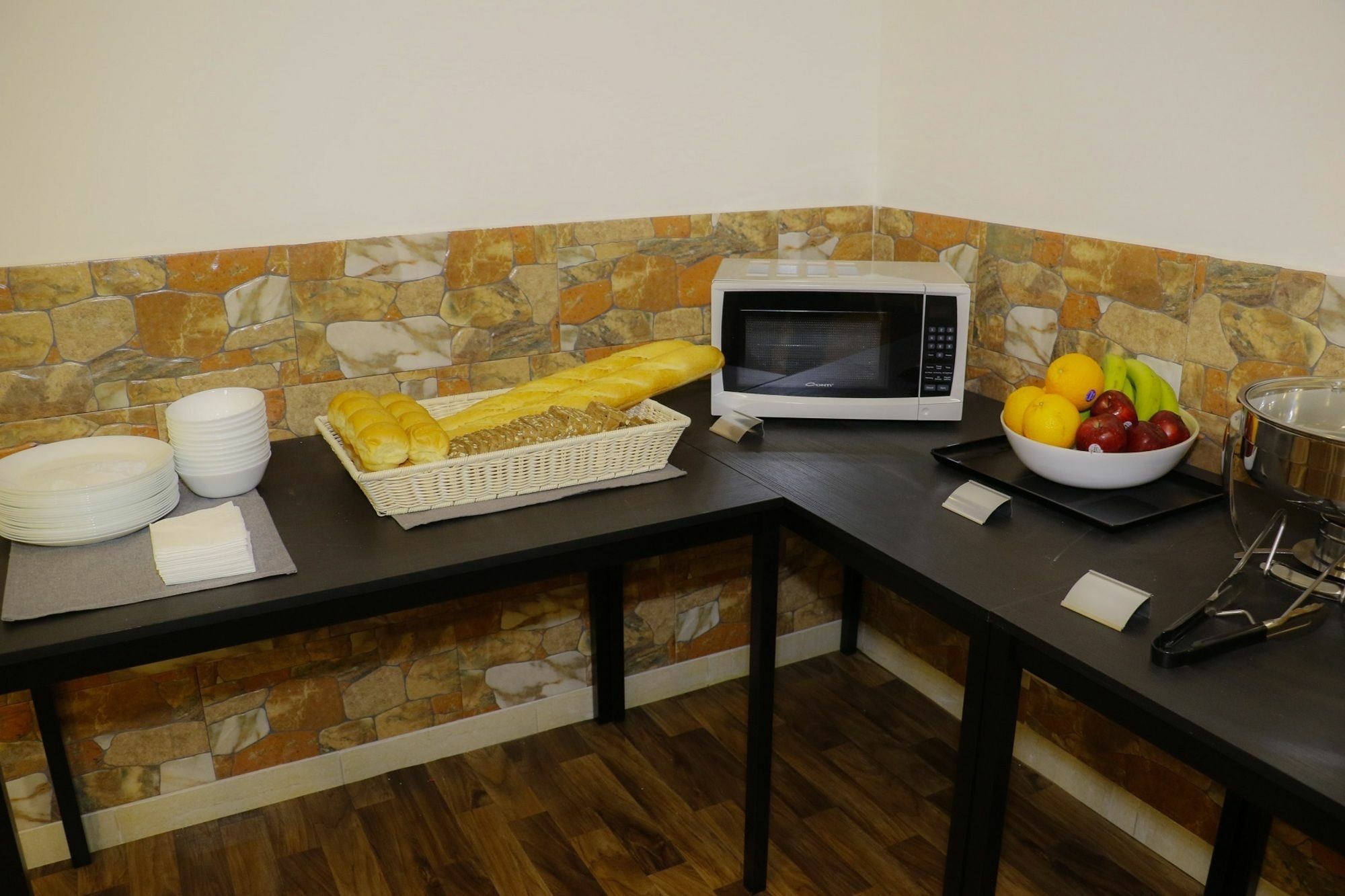 עמאן Almond Hotel Apartments מראה חיצוני תמונה