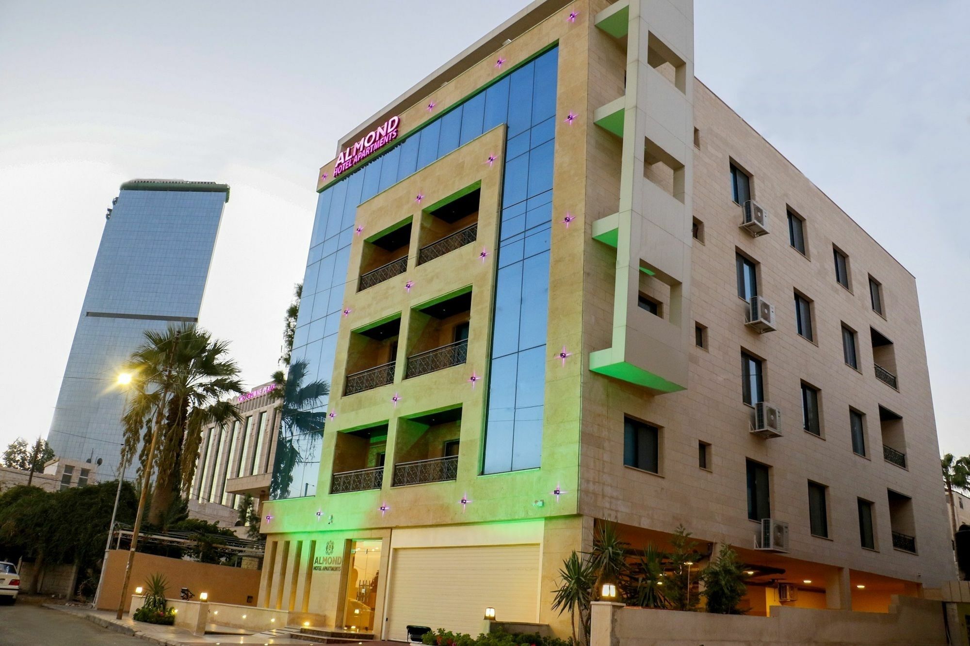 עמאן Almond Hotel Apartments מראה חיצוני תמונה