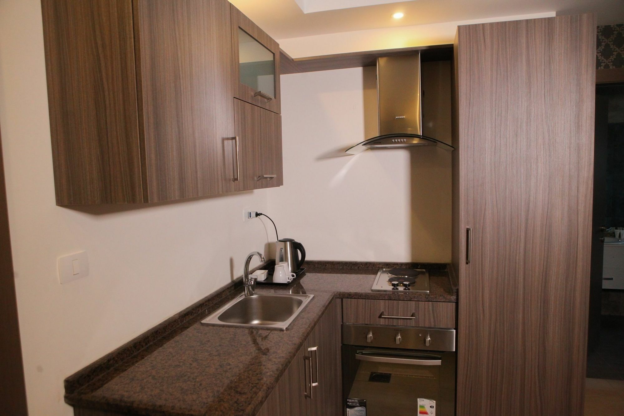 עמאן Almond Hotel Apartments מראה חיצוני תמונה