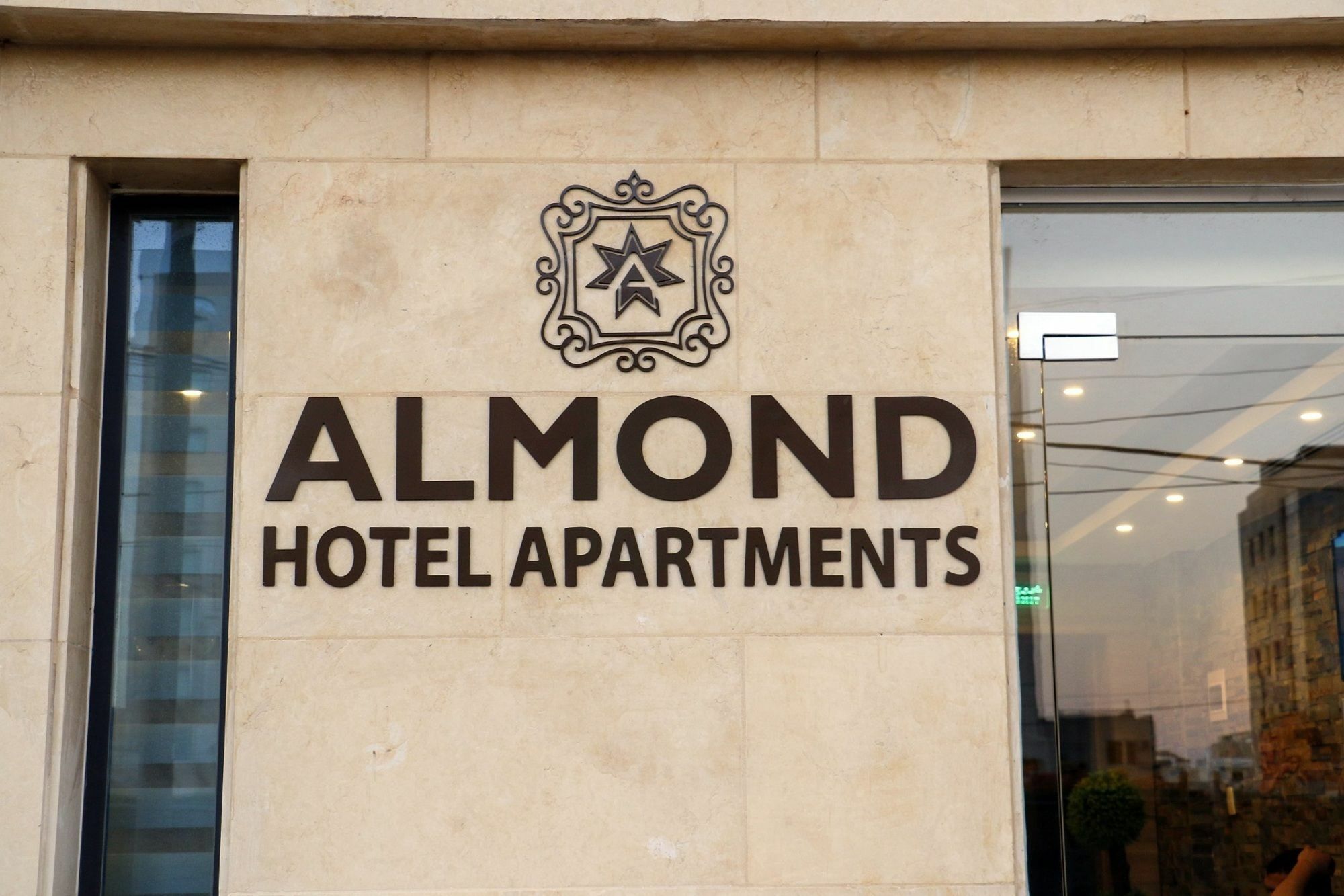 עמאן Almond Hotel Apartments מראה חיצוני תמונה